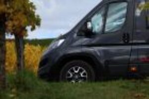 Egal, ob plötzlicher Defekt oder technisches Problem: Wir reagieren schnell und zuverlässig, damit Ihre Reise ohne Verzögerung weitergeht. Unsere erfahrenen Techniker sind auf alle Wohnmobil- und Caravan-Marken spezialisiert und verfügen über modernste Diagnosetechnik. Soforttermin bei Notfällen – wir helfen schnell, kompetent und unkompliziert!
Rufen Sie uns an.