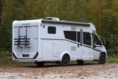 Professionelle Pflege für Glanz und Werterhalt: Politur, Versiegelung, Dachreinigung, Innenreinigung und Geruchsbeseitigung.