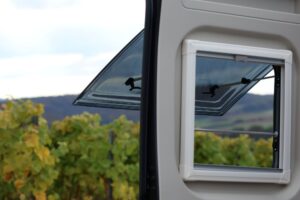 Unsere individuellen Nachrüstlösungen sorgen dafür, dass Sie bestens ausgerüstet reisen – mit mehr Komfort, erhöhter Sicherheit und größerer Flexibilität.